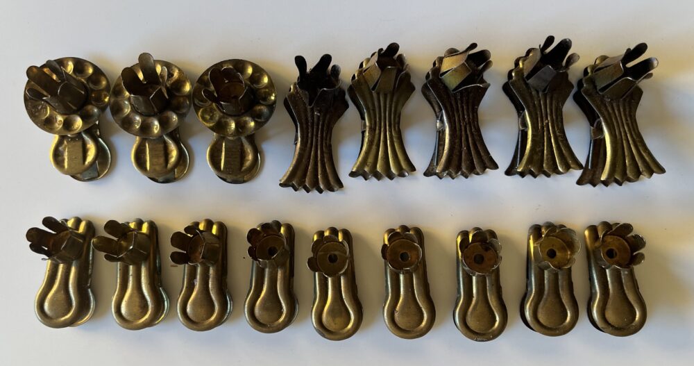 Starožitné vánoční skřipce na svíčky, mosazné 17 ks