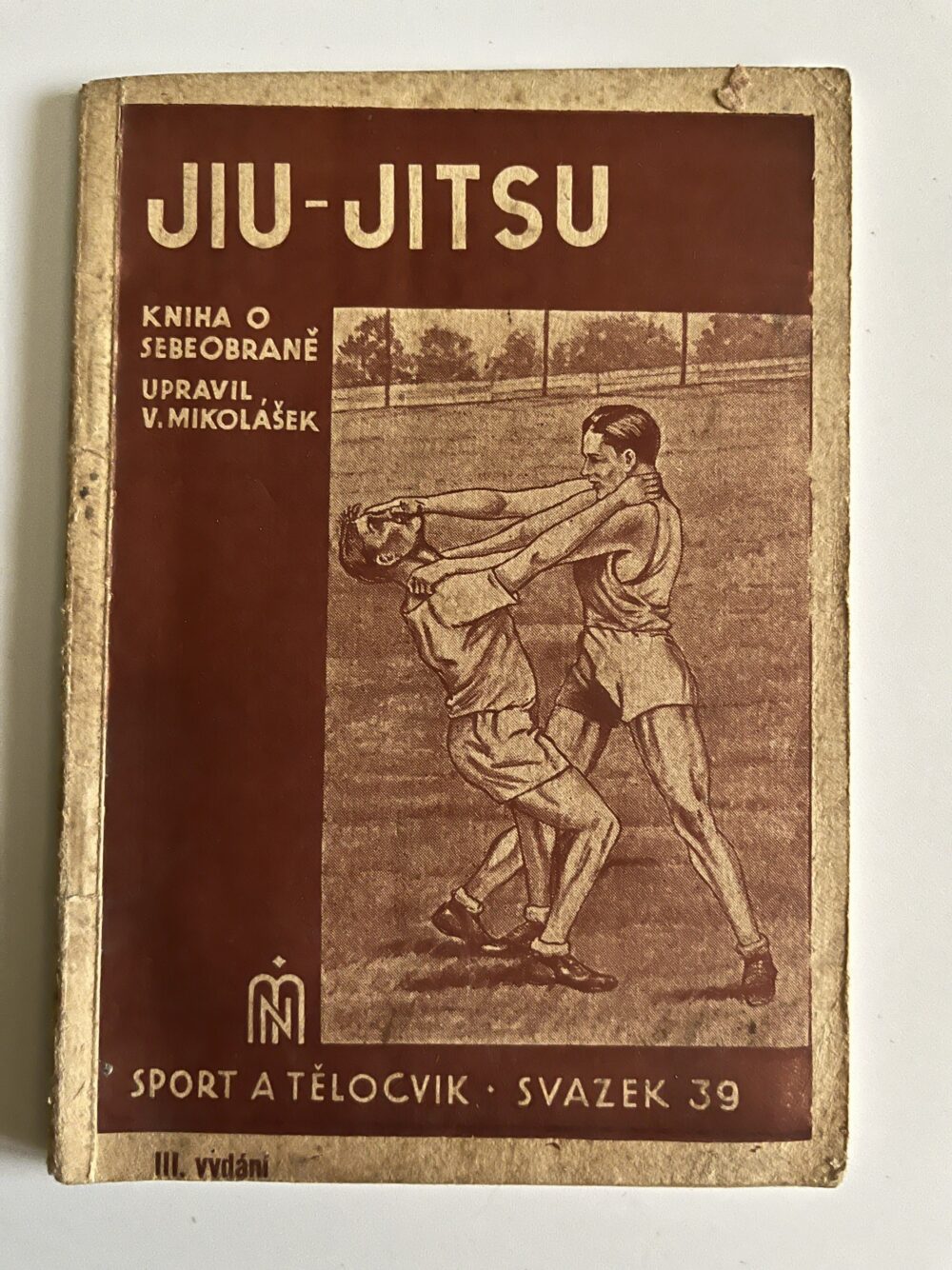 Kniha o sebeobraně JIU - JITSU, sport a tělocvik, V. Mikolášek 1942