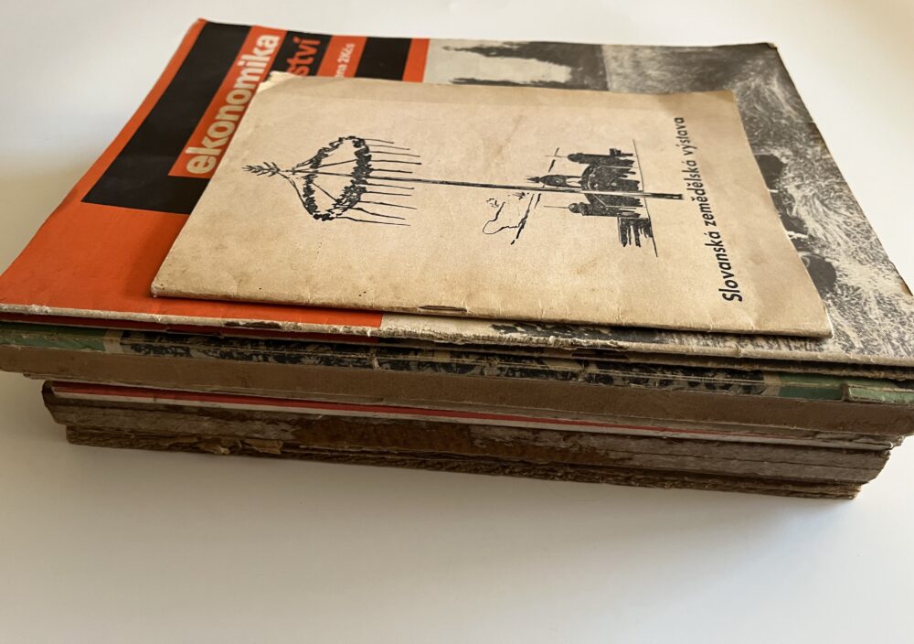 Knihy, časopisy - Zemědělství, ekonomika zemědělství, stroje 11 ks