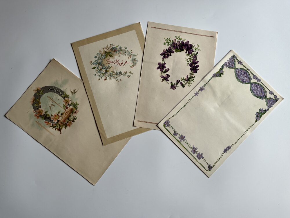 Starožitný dopisní papír zdobený s květy, tlačený s fialkami 4 ks
