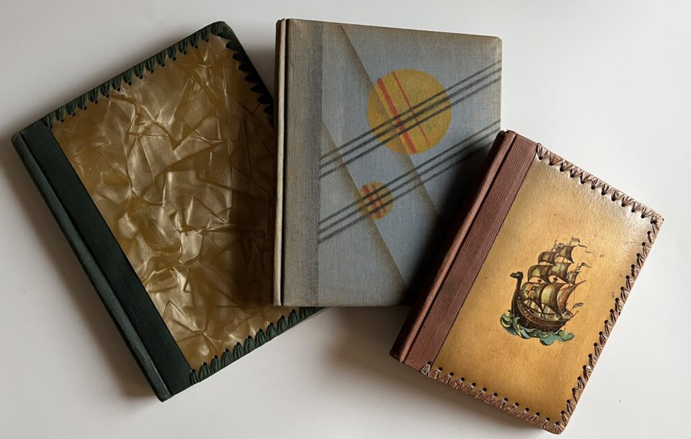 Památníky s věnováním, básničkami a kresbami 1. i 2.pol.20.stol. 3 ks