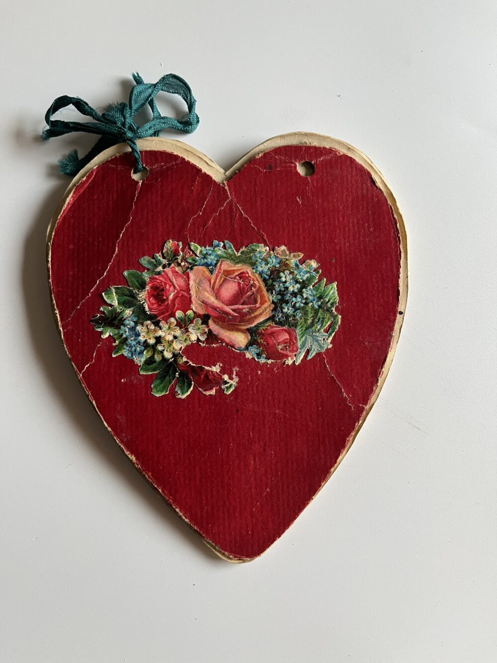 Ručně vyrobený památník ve tvaru srdce, rok 1934