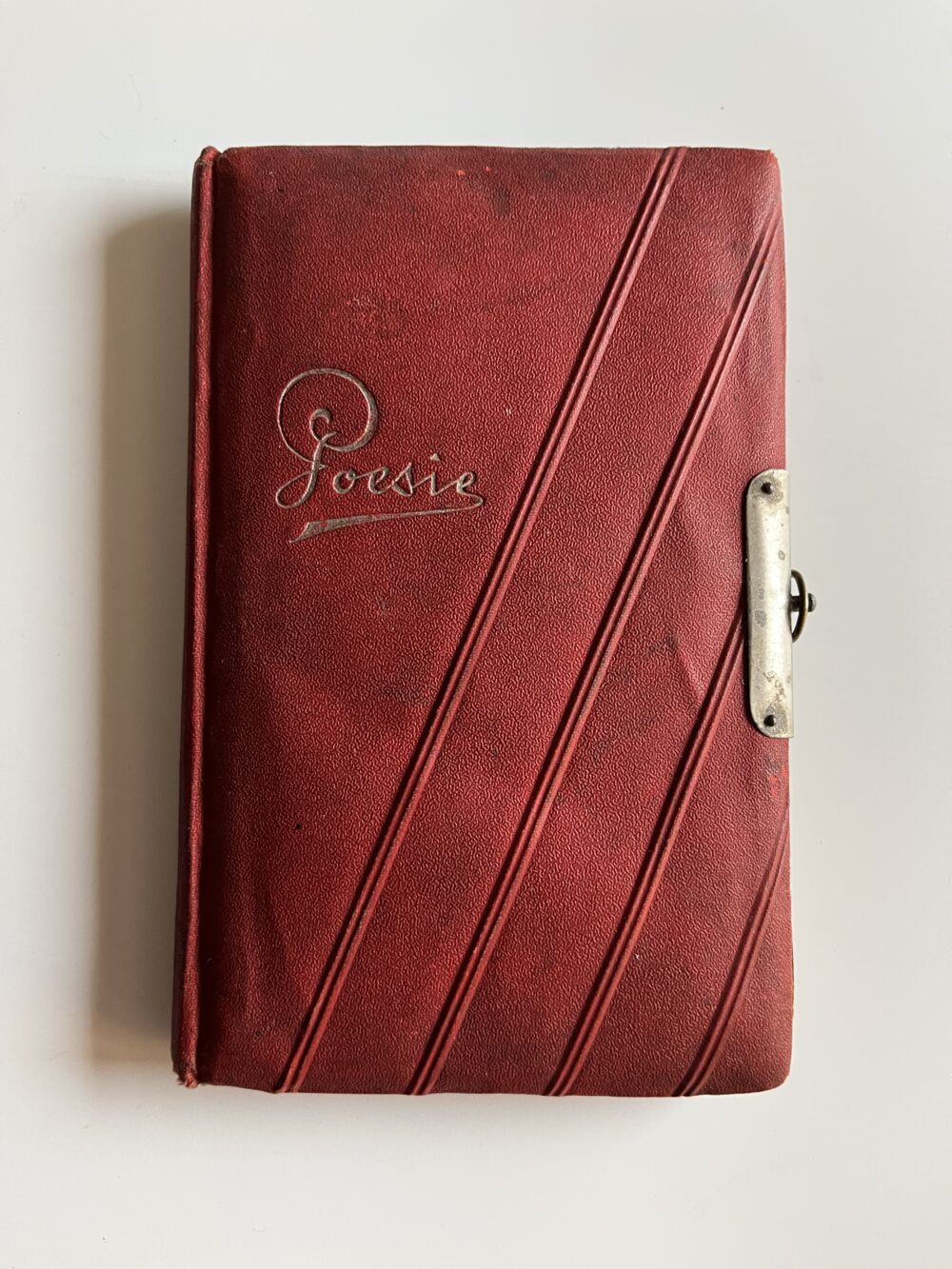 Starožitný památník Poesie s kovovým zavíráním na boku, r.1910 - 1921