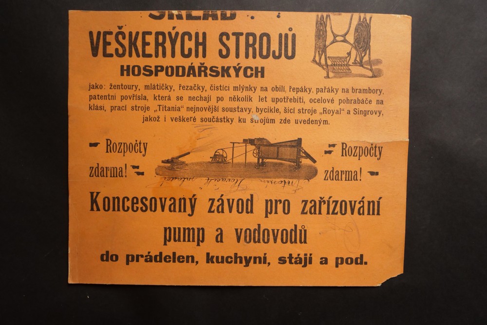 Cedule reklama na sklad veškerých strojů hospodářských 1.pol.20.st.