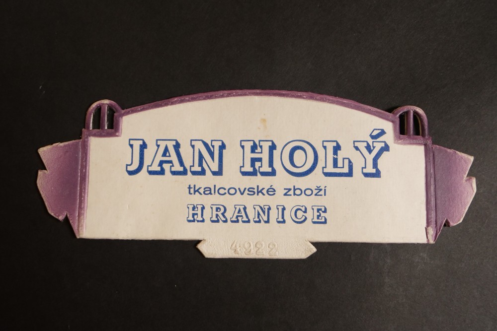 Papírová reklamní cedule J.Holý tkalcovské zboží Hranice 1.pol.20.st.