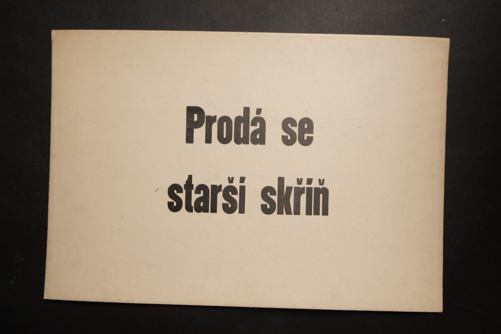 Cedule - Prodá se skříň 1.po.20.stol.
