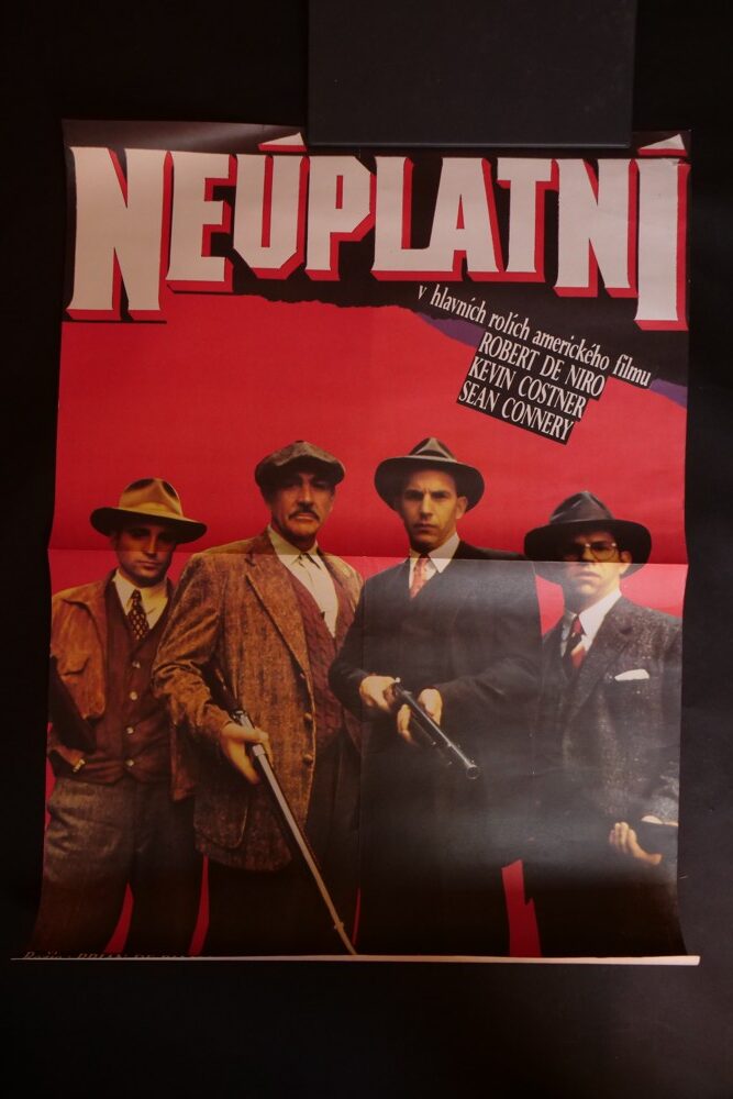 Plakát k americkému filmu NEÚPLATNÍ K.Costner, R.De Niro...