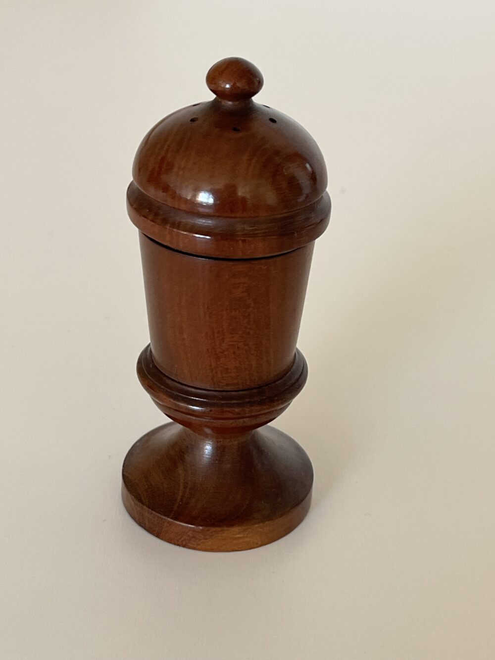 Starožitná dřevěná kořenka na pepř, přelom 19./20.století