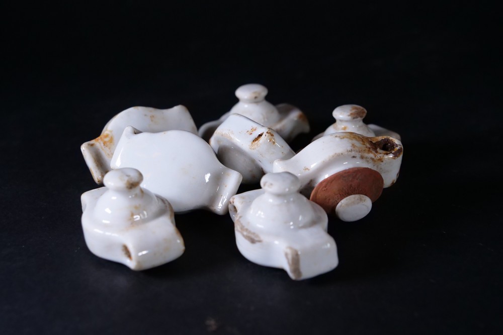 Starožitné zátky od lahví porcelánové