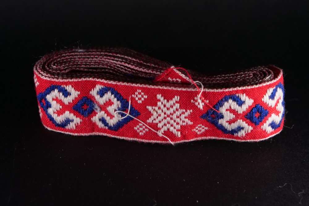 Starožitná látková stuha
