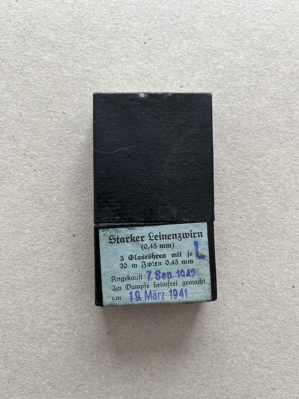 Sada lněných zdravotnických nití ve zkumavkách, orig. balení r.1941