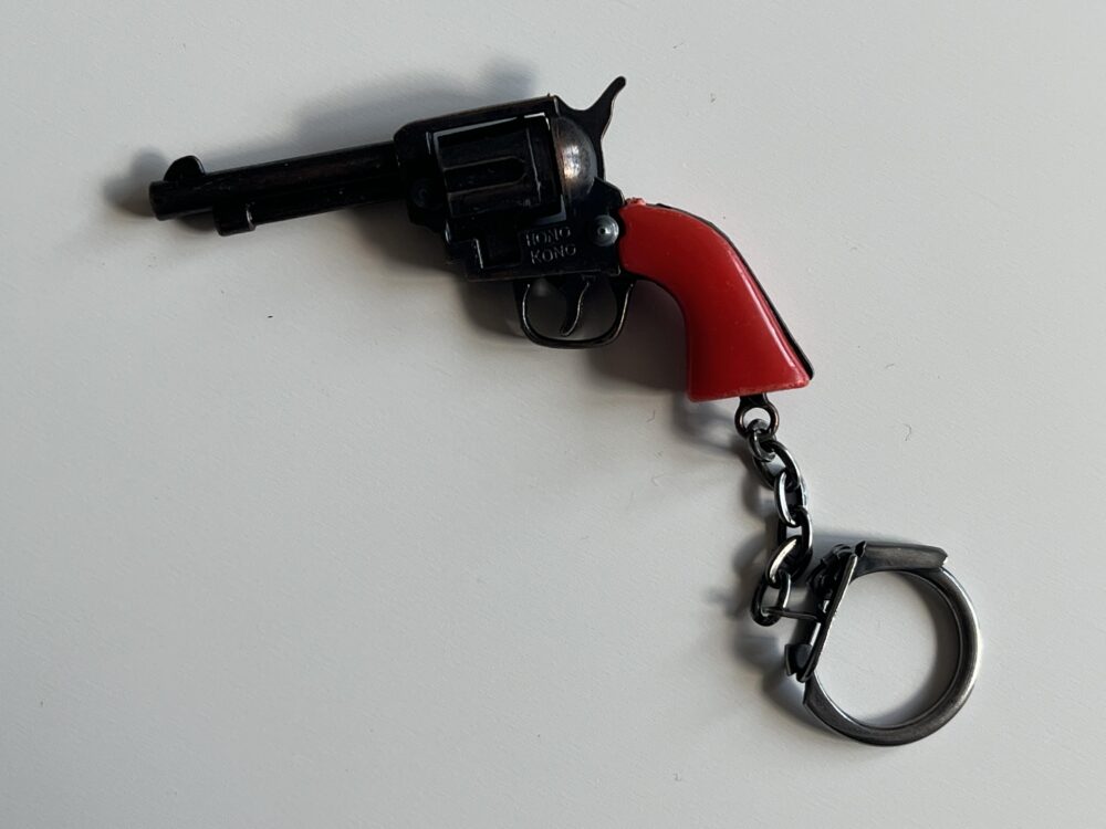 Retro přívěsek, klíčenka Revolver Victory, Hong Kong