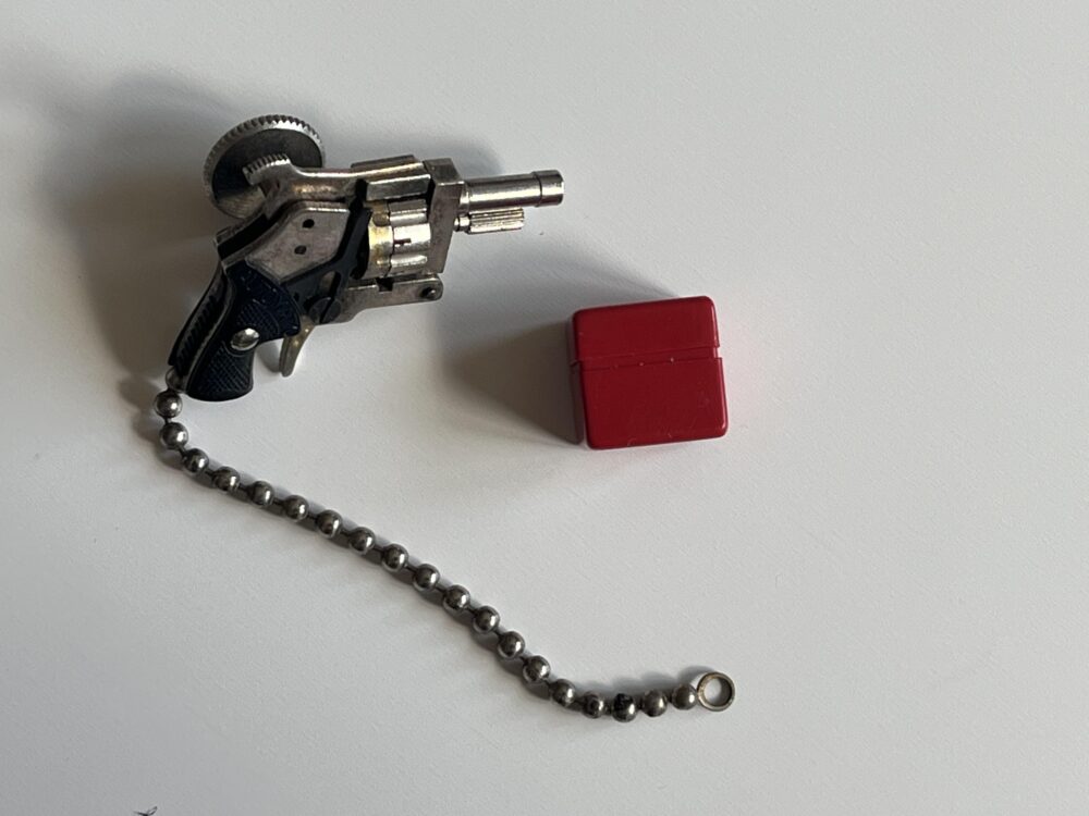 Miniaturní revolver Xythos s originálních 2mm slepých nábojů