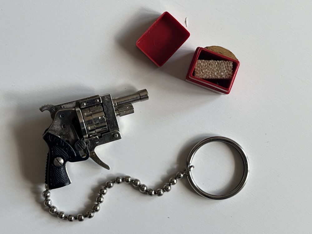 Přívěsek - Miniaturní revolver Xythos Automatic, rakouské výroby